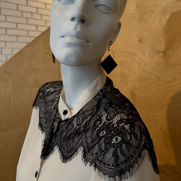 Sheer blouse with French lace - Picture 8 of 12